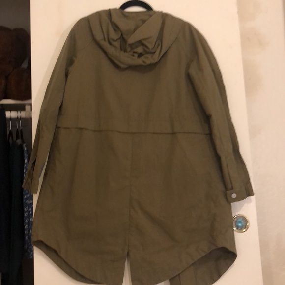 Tommy Hilfiger oversized raincoat with hood. - Picture 4 of 4